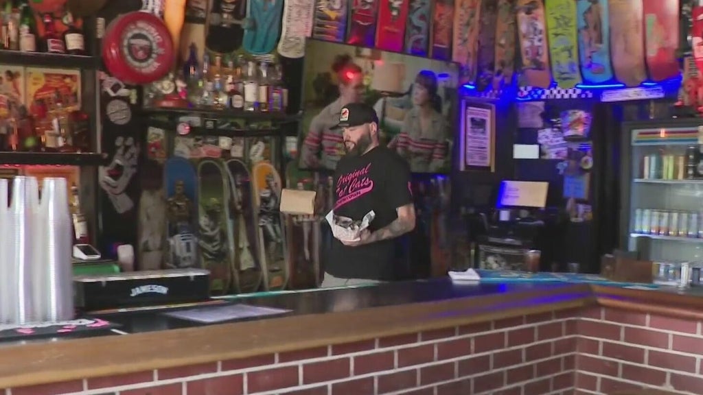 Fort Lauderdale proposes earlier closing times for downtown bars, facing pushback from business owners — CBS Miami, Lubbock Dining news