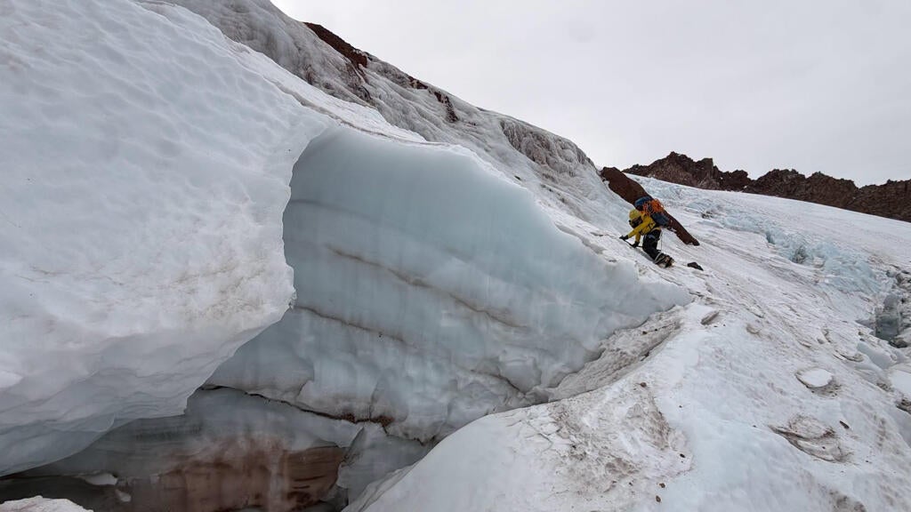Florida man injured climbing California's Mount Shasta rescued after 2 nights in freezing temps — CBS Bay Area (KPIX), Lubbock Technology news