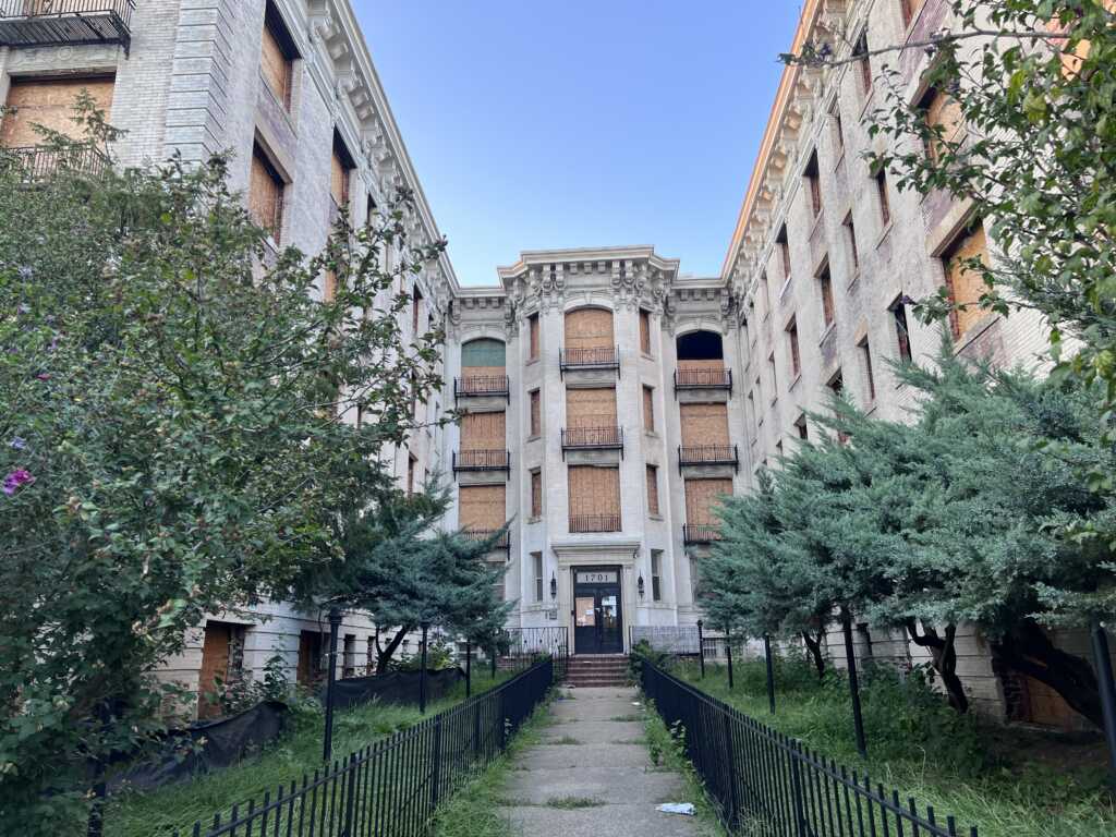 “What the heck is going on at the peace apartments in Mt P?” — PoPville DC, Lubbock Sports news